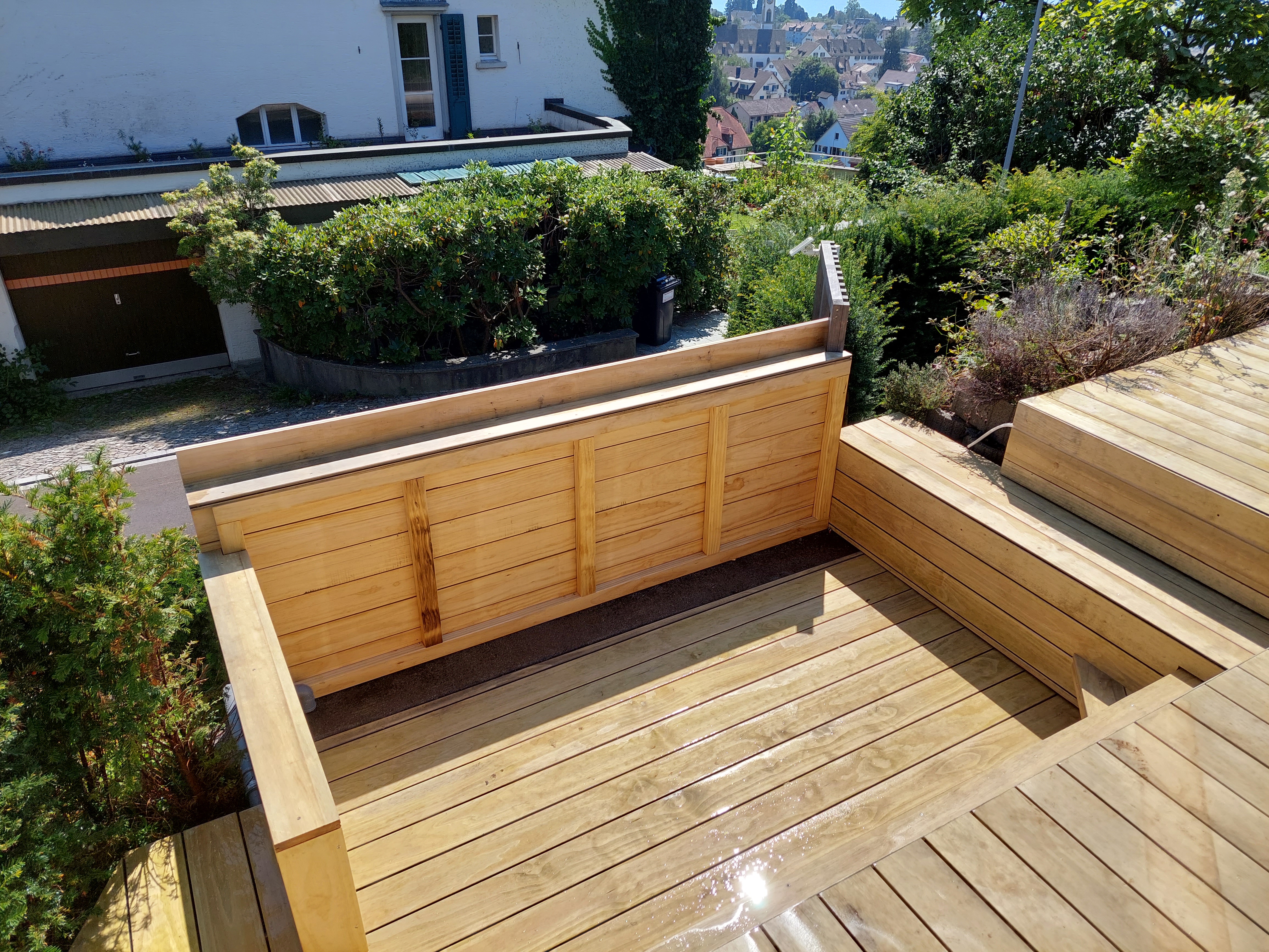 Accoya-Terrasse mit Seeblick Zürichsee – RT Möbelschreinerei Regensdorf