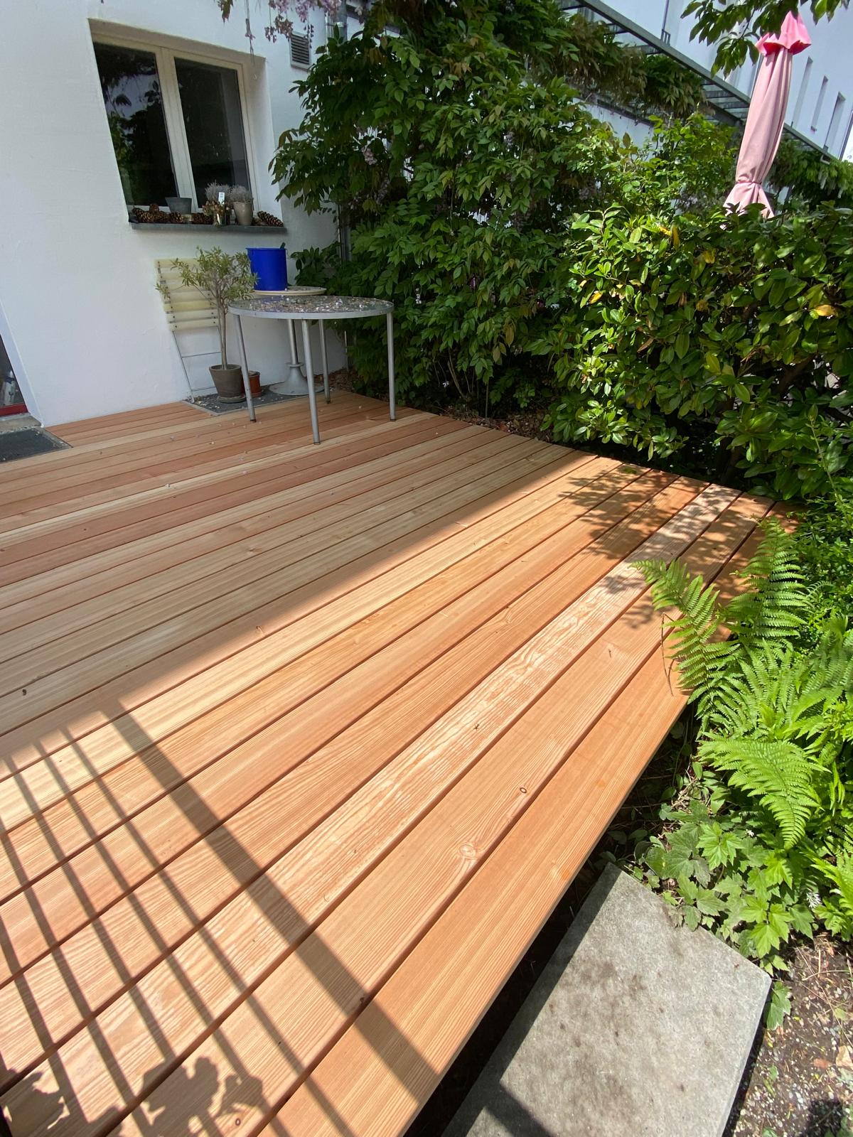 Lärche-Terrasse Hauseingang – RT Möbelschreinerei Regensdorf